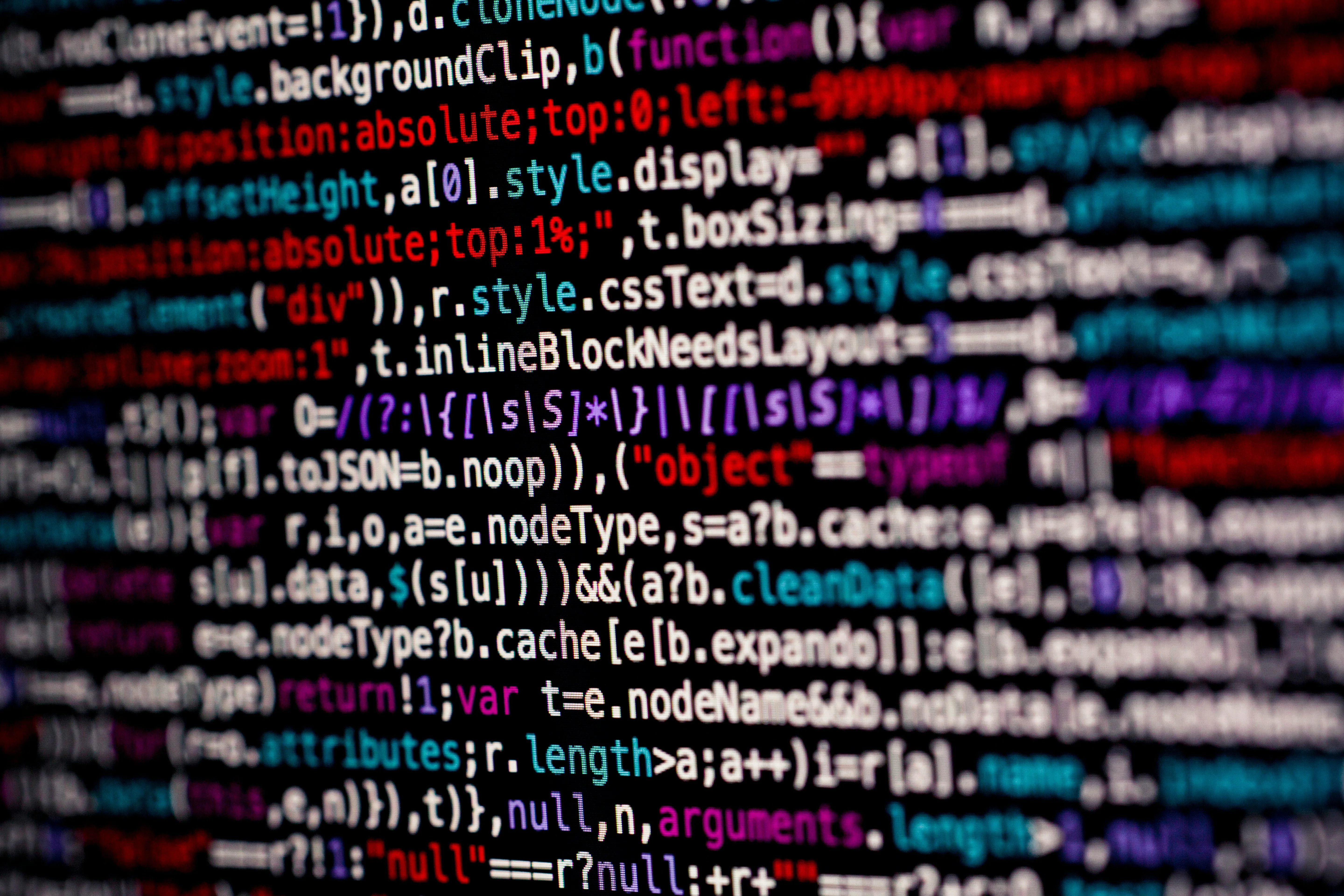 codezeilen auf einem Monitor mit schwarzen Hintergrund.